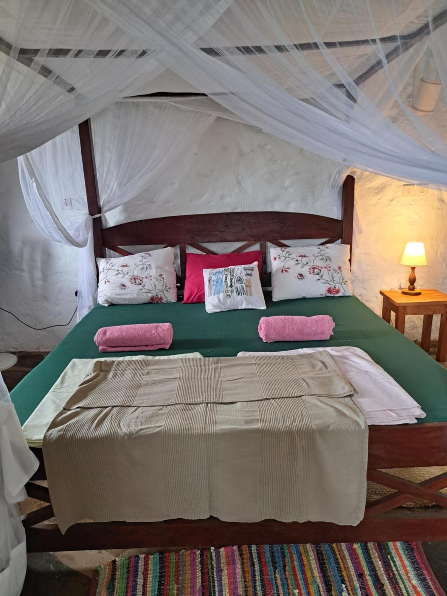 Diani Yoga Barn Bed & Breakfast Ukunda Luaran gambar