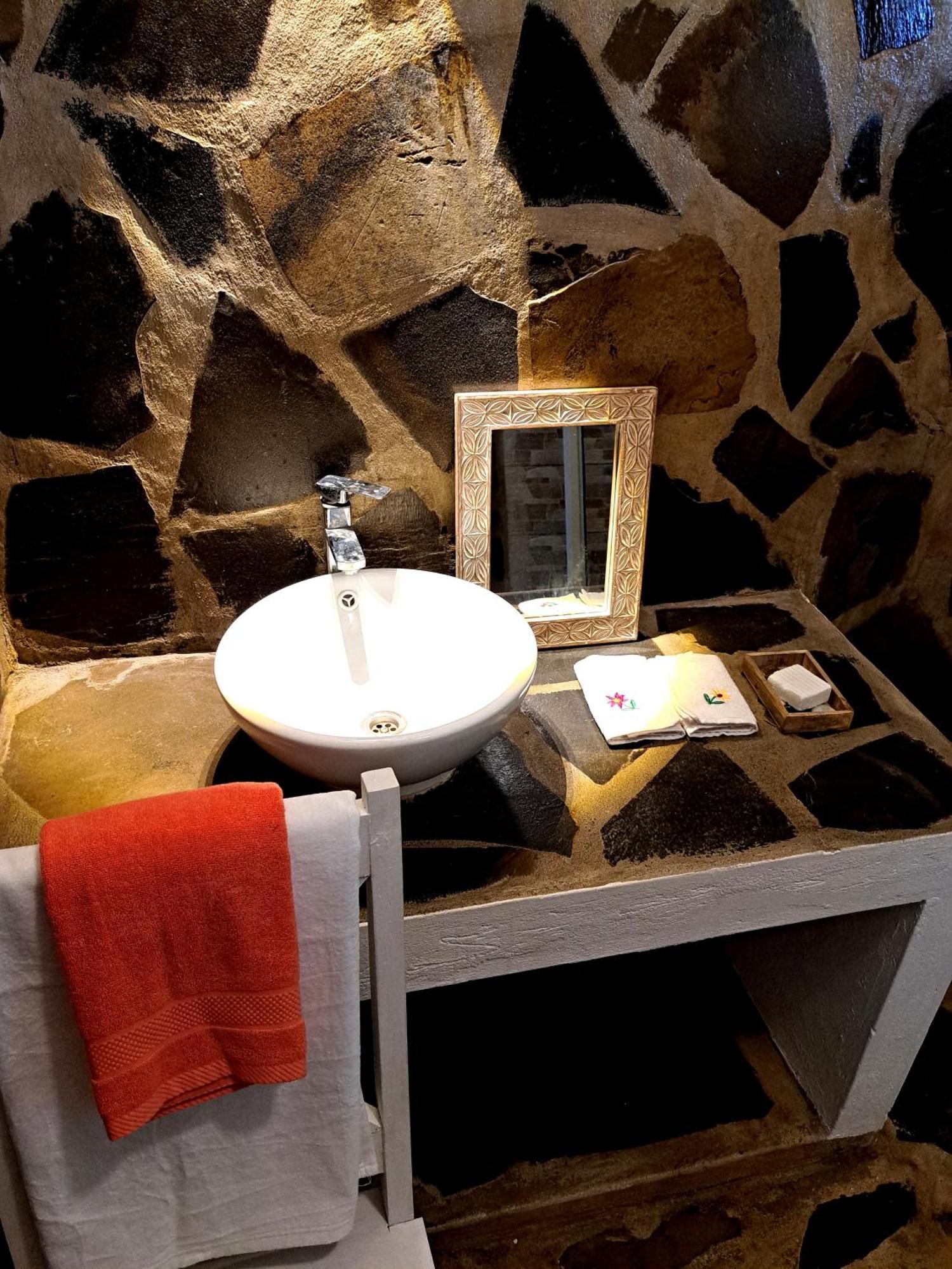 Diani Yoga Barn Bed & Breakfast Ukunda Luaran gambar