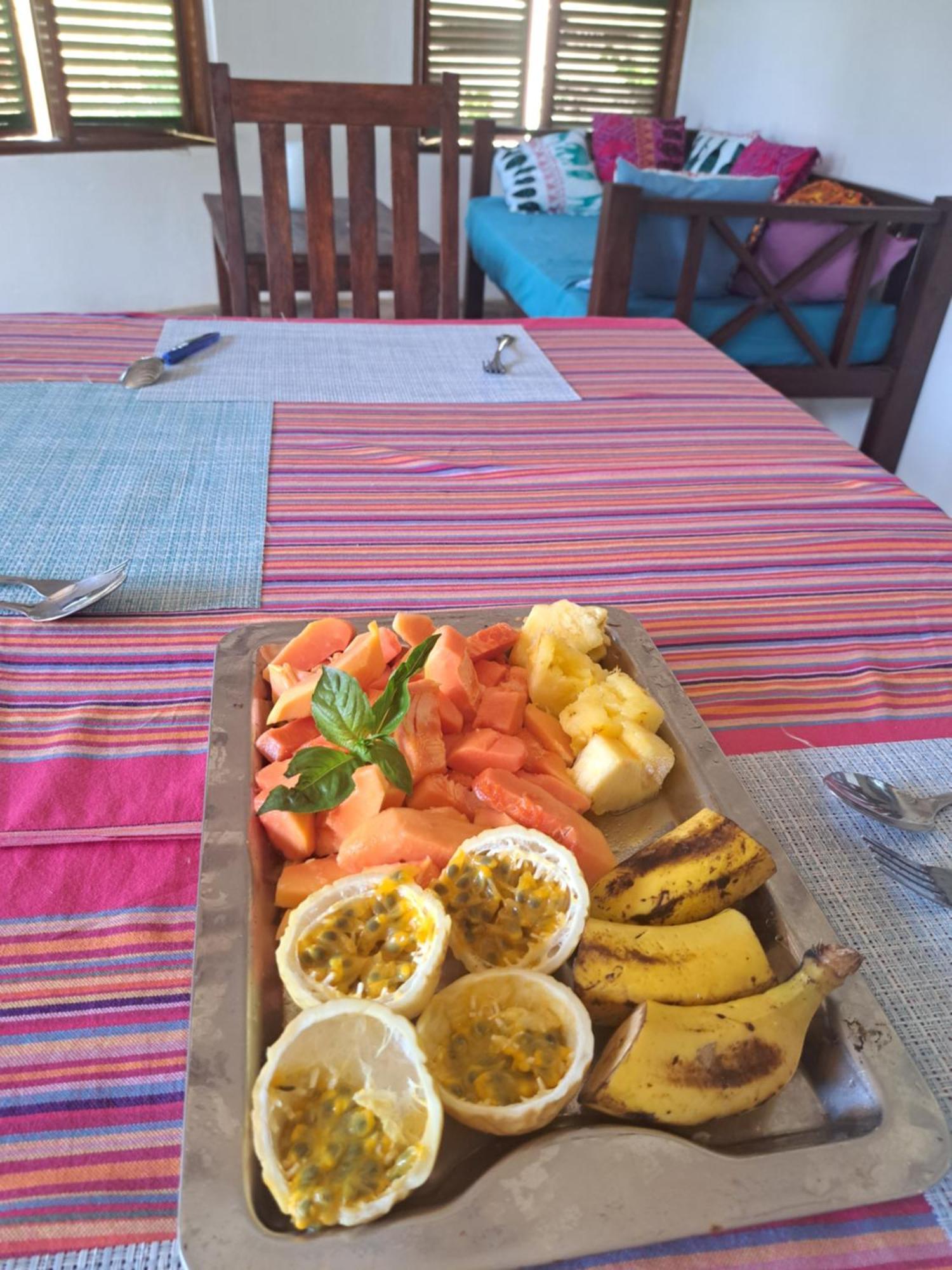 Diani Yoga Barn Bed & Breakfast Ukunda Luaran gambar